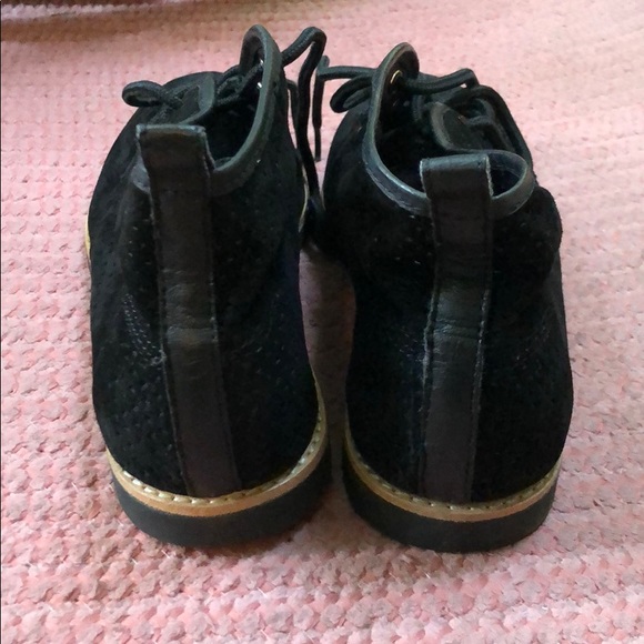 BLACK SHOES - Picture 3 of 3